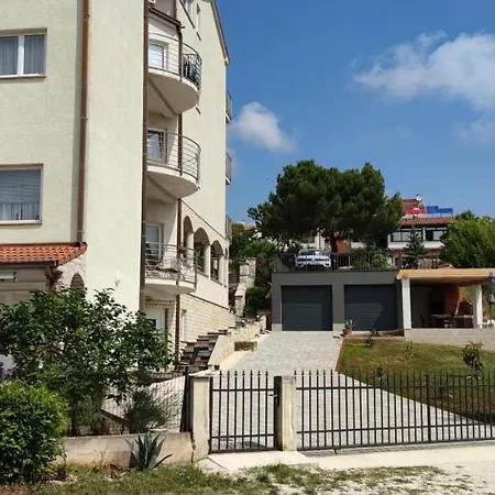 E&f, Veruda Porat, Free Parking Apartament